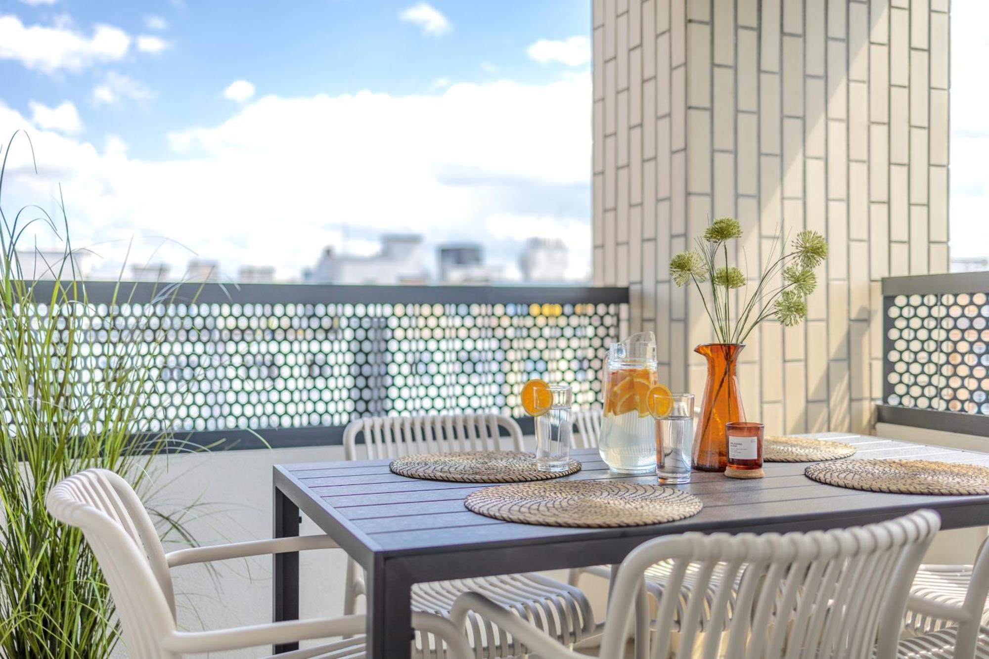Lejlighed Bright 2br - 8th Floor, Balcony, Free Parking - By Gravity
