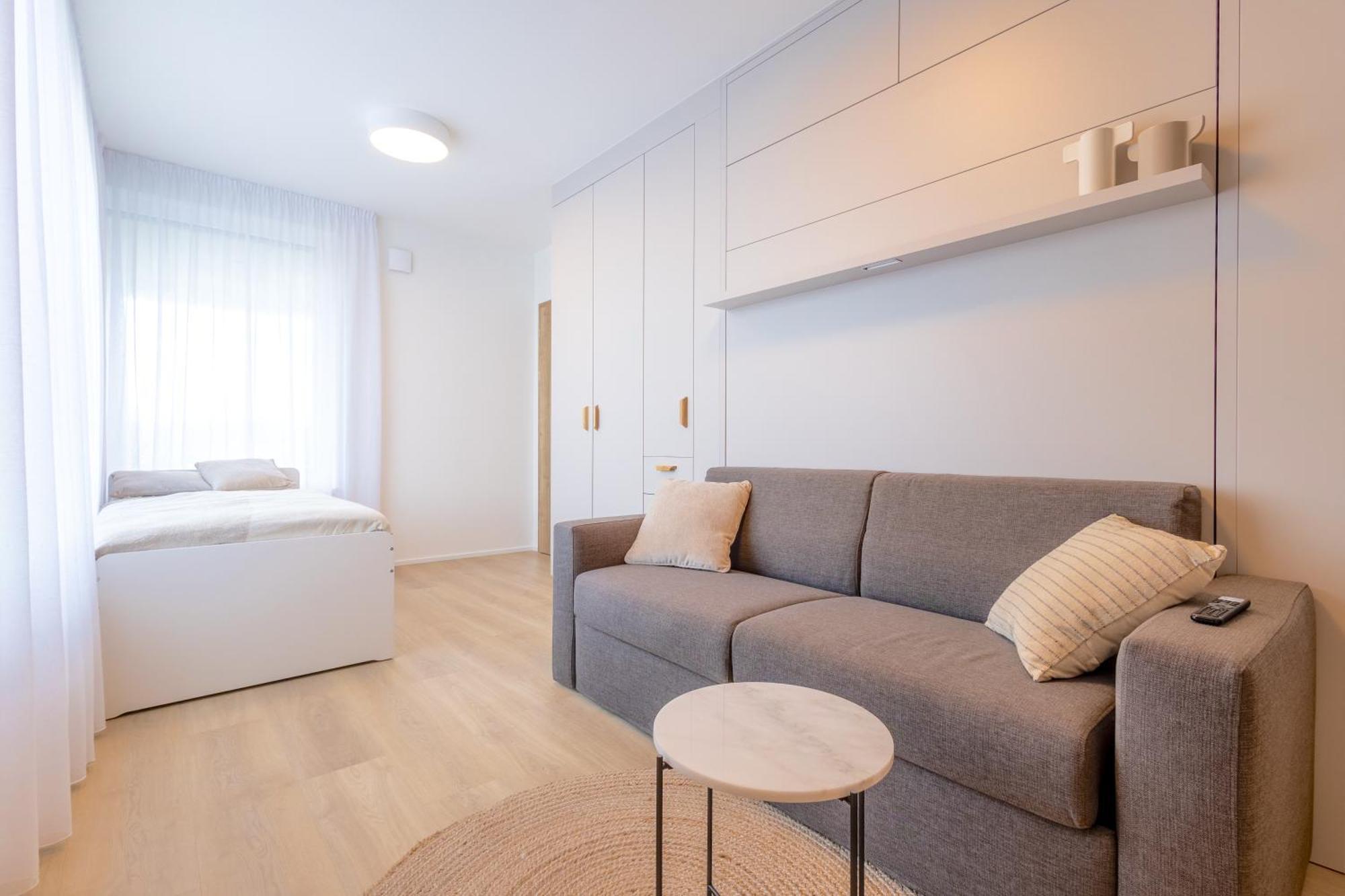 Lejlighed Bright 2br - 8th Floor, Balcony, Free Parking - By Gravity Prag