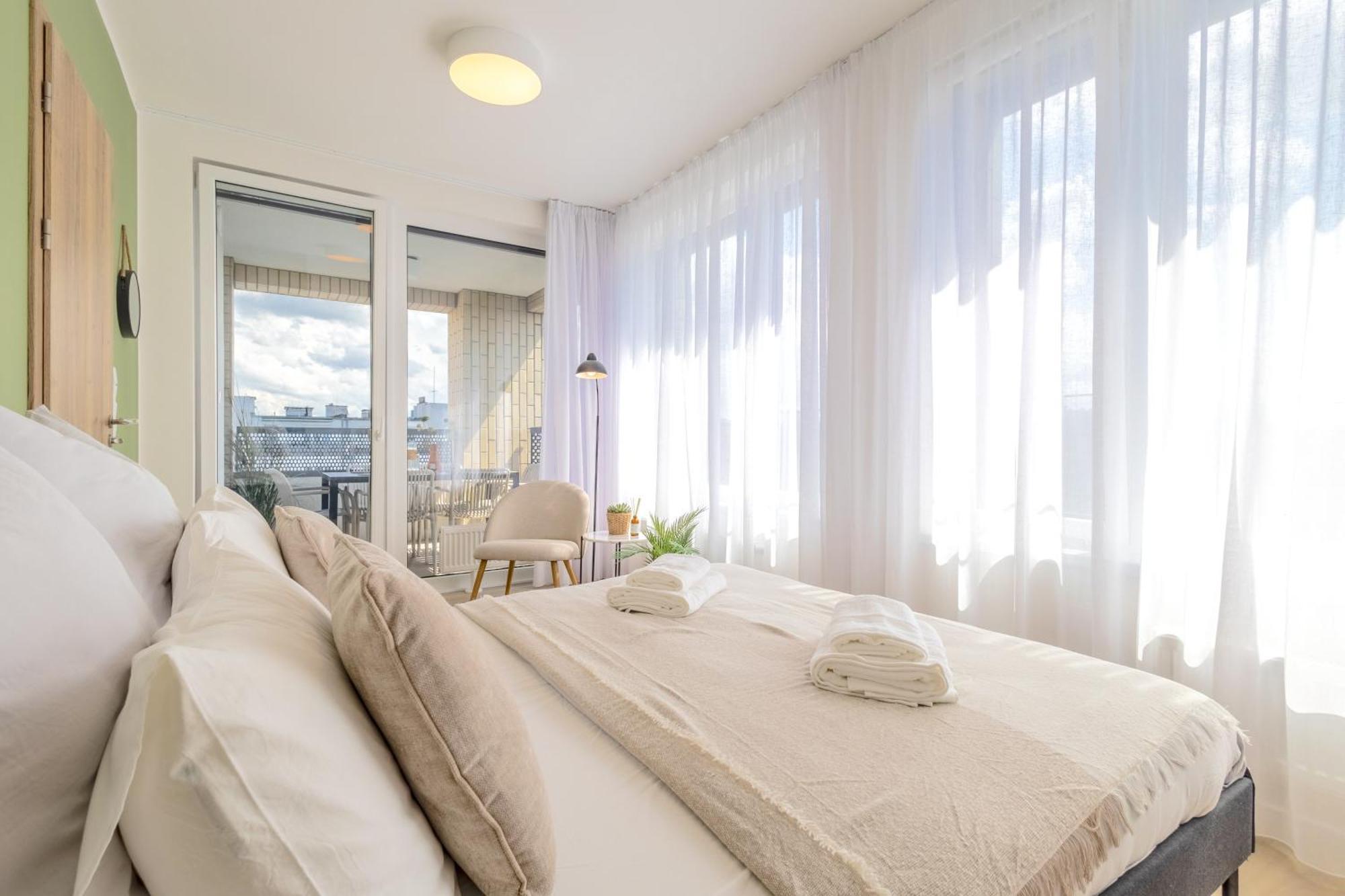 Lejlighed Bright 2br - 8th Floor, Balcony, Free Parking - By Gravity Prag