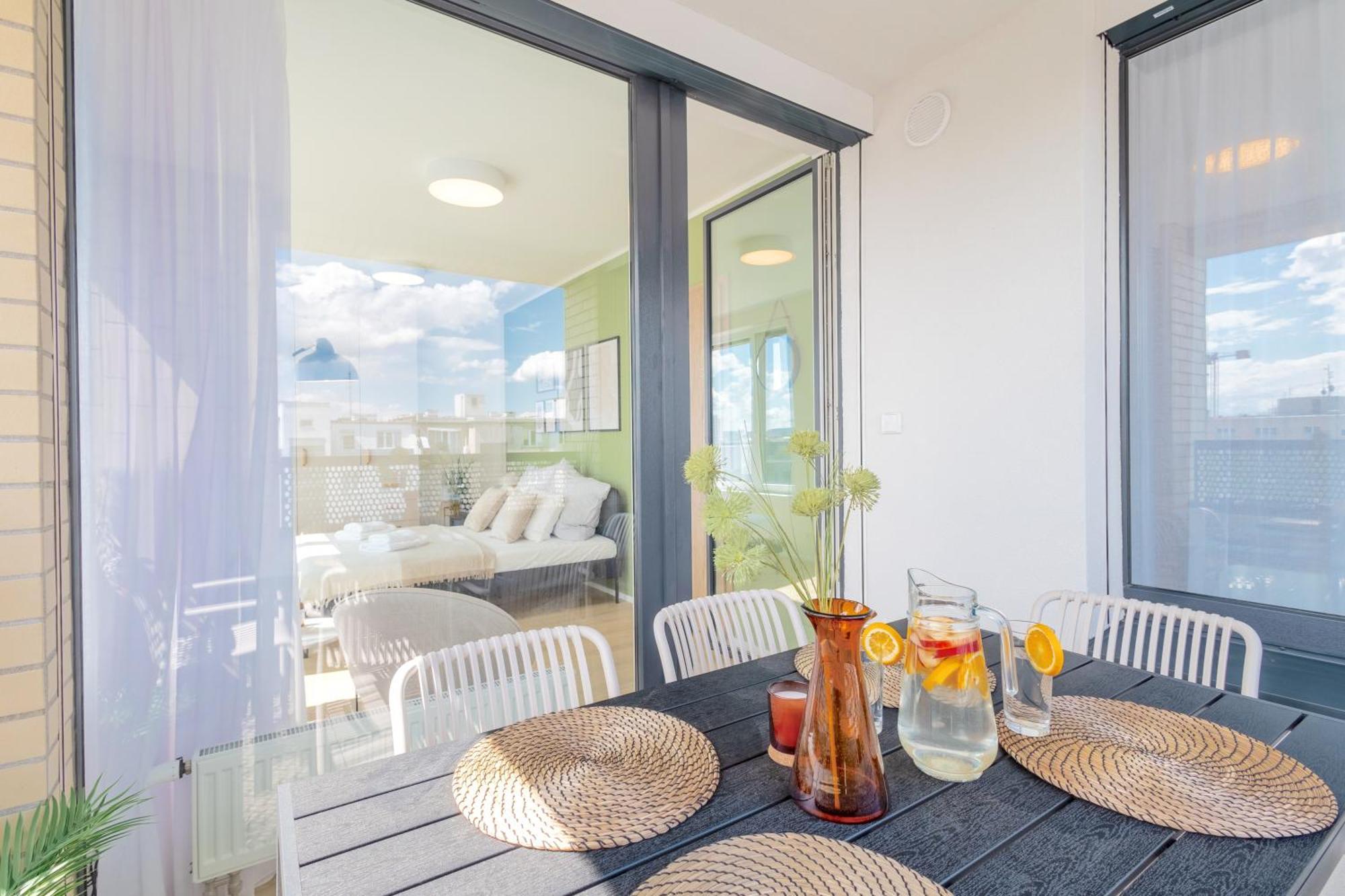 Bright 2br - 8th Floor, Balcony, Free Parking - By Gravity Lejlighed Prag