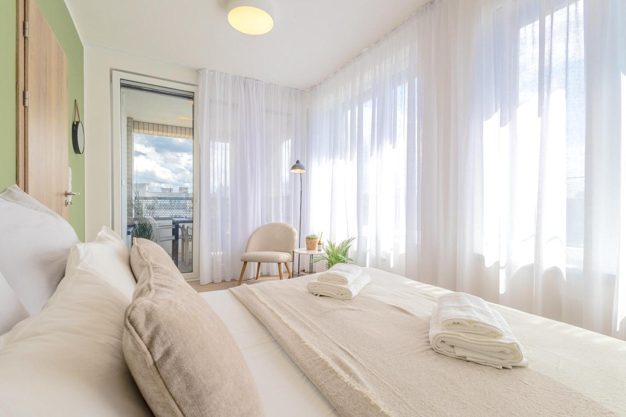 Lejlighed Bright 2br - 8th Floor, Balcony, Free Parking - By Gravity Prag